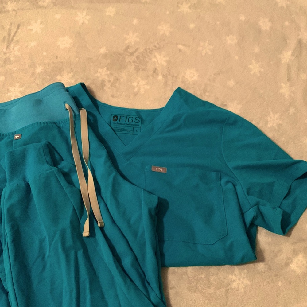 Figs Set in Teal L top and MP bottoms